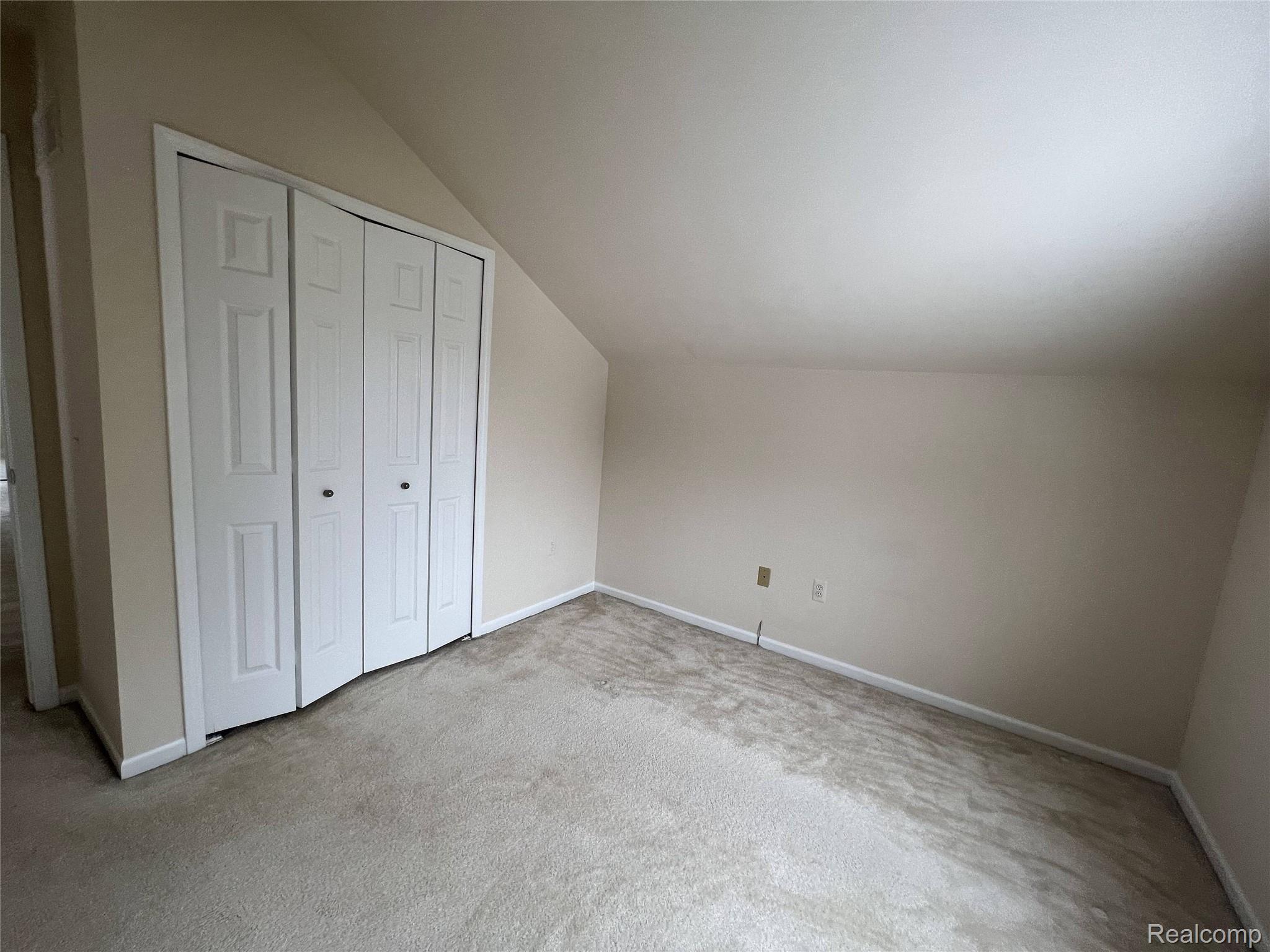 5325 Simpson Lake Road West Bloomfield, MI 48323 - Photo 28 of 39 20220129_180242100_iOS.jpg