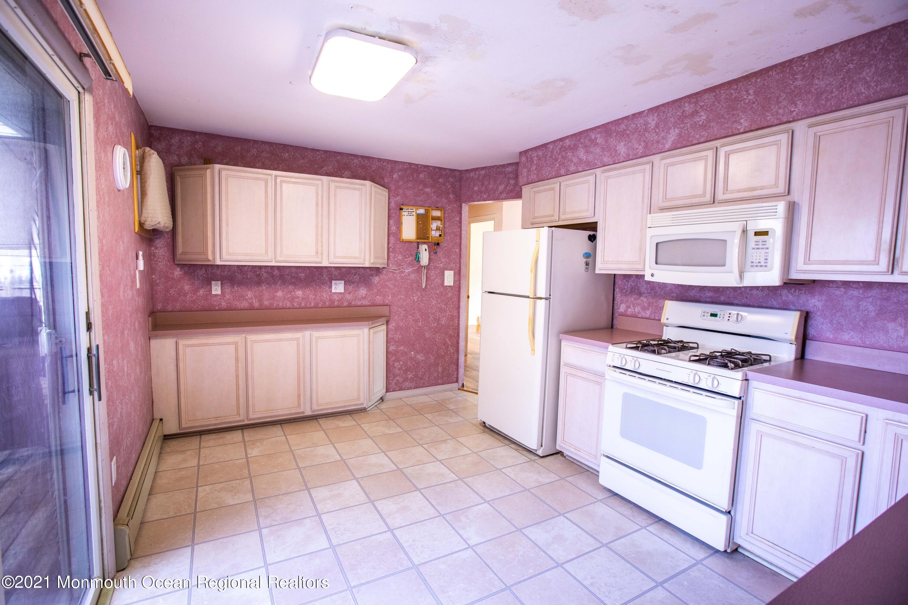 726 Howe Street Point Pleasant, NJ 08742 - Photo 11 of 20 Kitchen