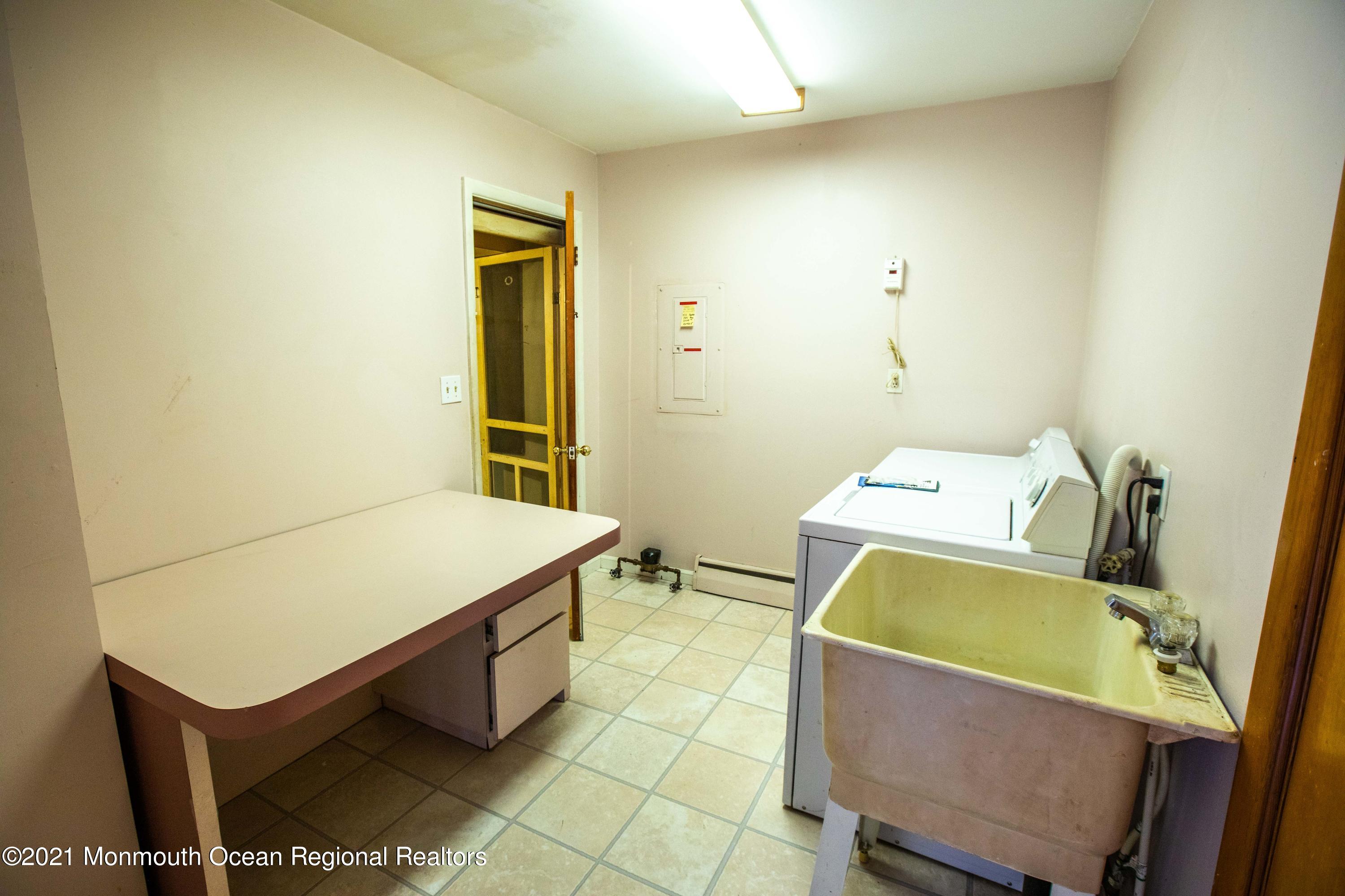 726 Howe Street Point Pleasant, NJ 08742 - Photo 12 of 20 Laundry