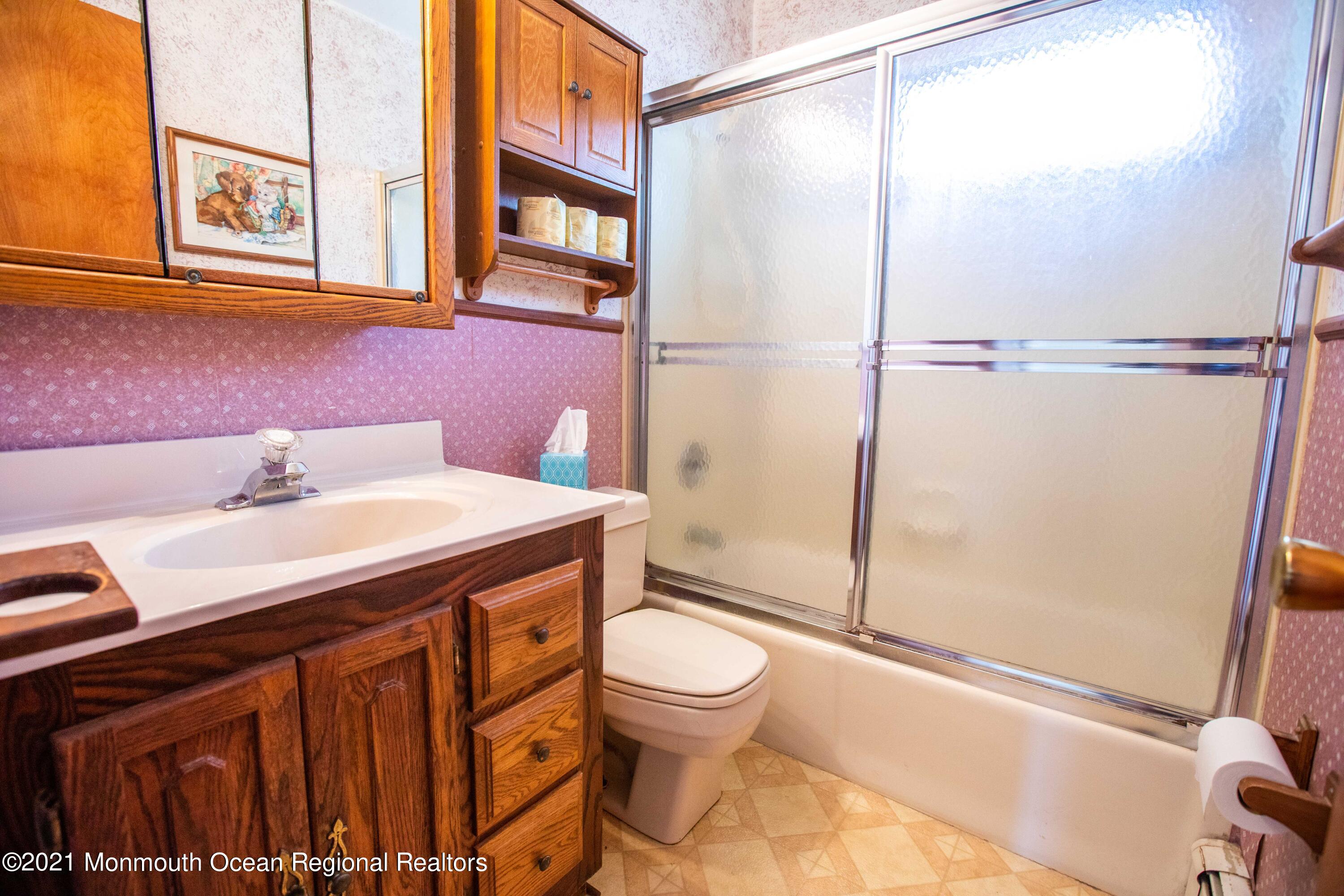 726 Howe Street Point Pleasant, NJ 08742 - Photo 9 of 20 Bathroom
