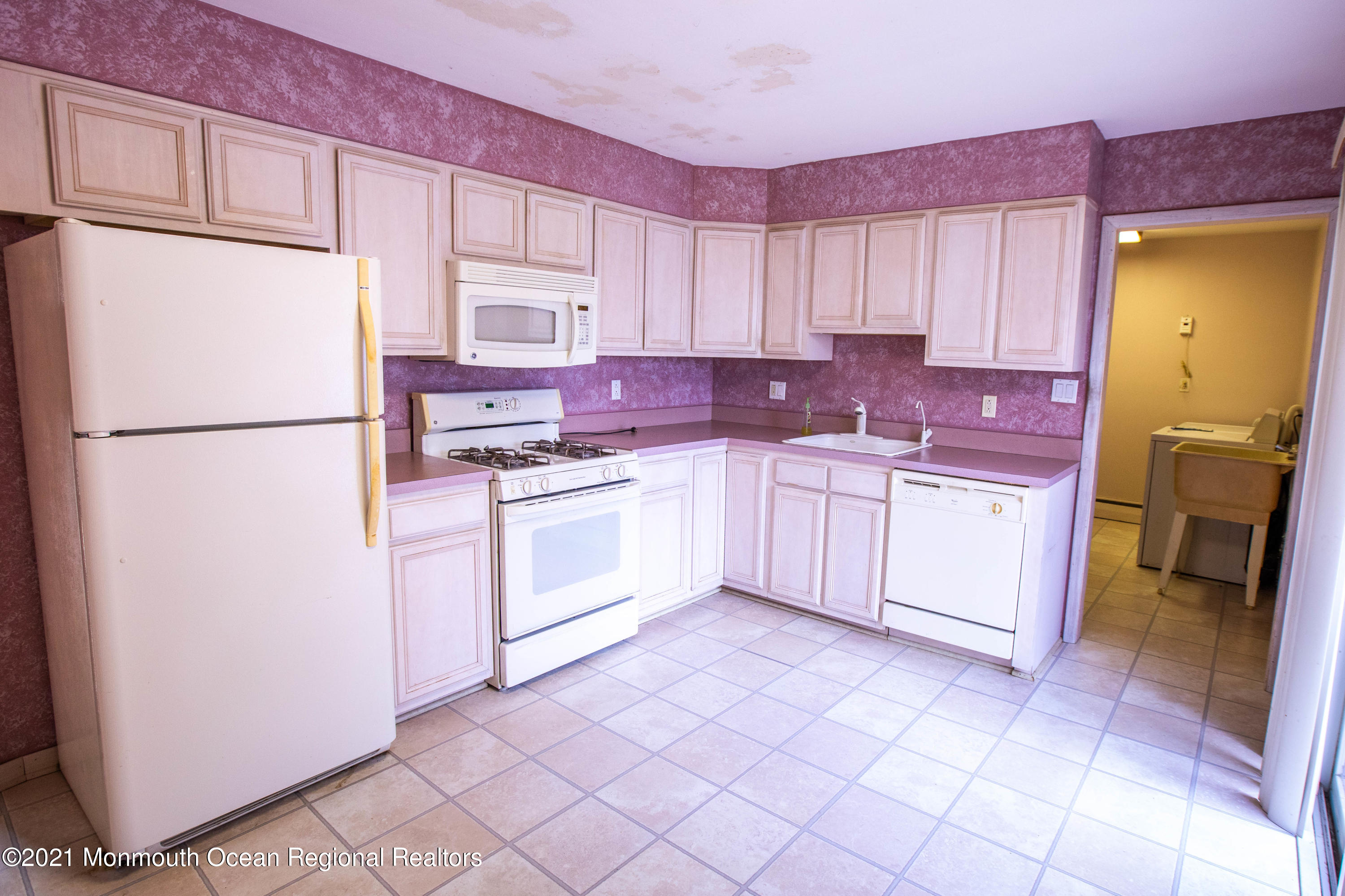 726 Howe Street Point Pleasant, NJ 08742 - Photo 10 of 20 Kitchen