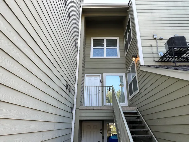 $1,750 | 30 April Point Drive South, Conroe, TX 77356