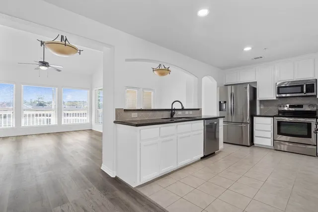 $1,750 | 30 April Point Drive South, Conroe, TX 77356