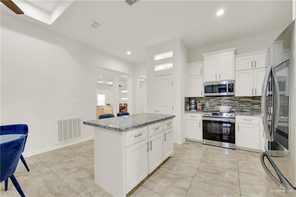 418 South Main Street Penitas, TX 78576 - Photo 11 of 33