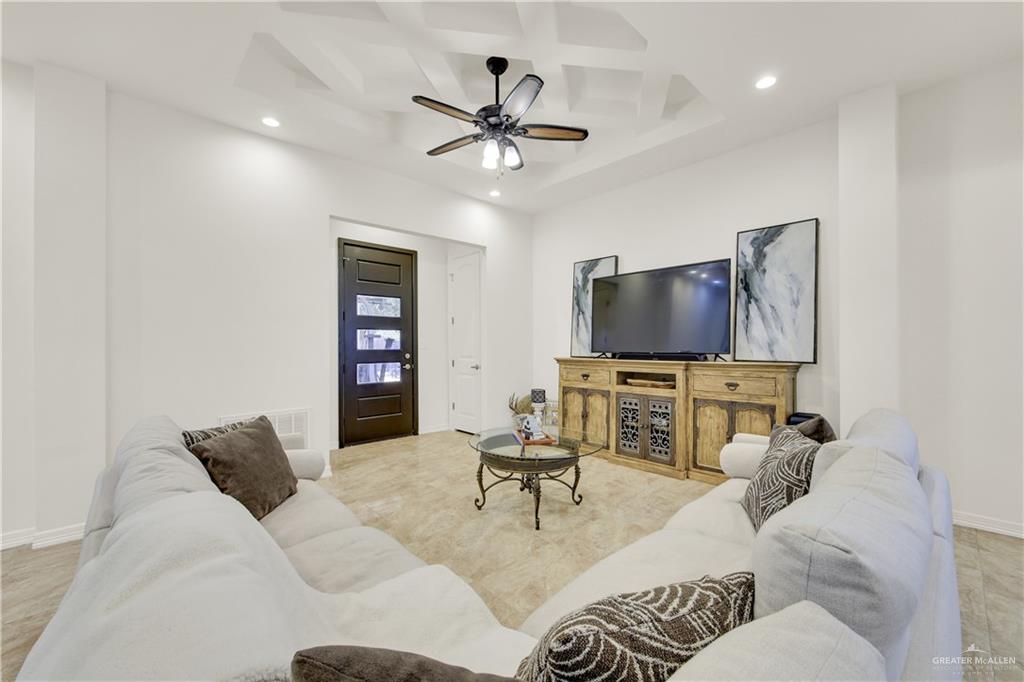 418 South Main Street Penitas, TX 78576 - Photo 8 of 33