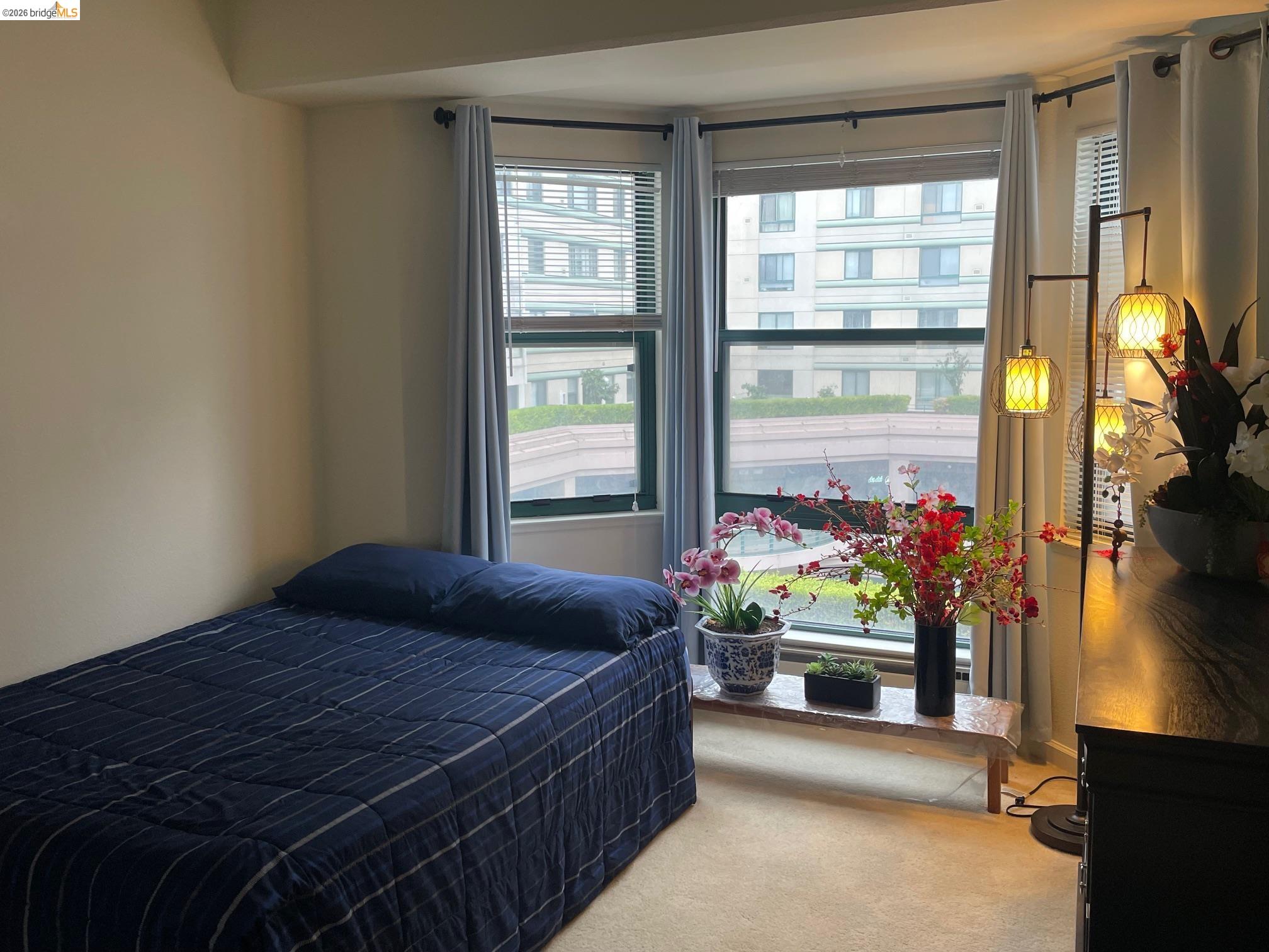 989 Webster Street, Unit 450 Oakland, CA 94607 - Photo 10 of 16 a bedroom with bed and a window