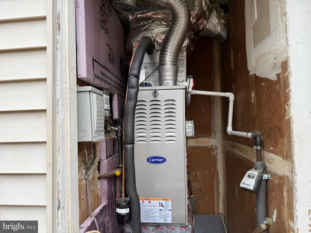 a cafe on the corner of a building
