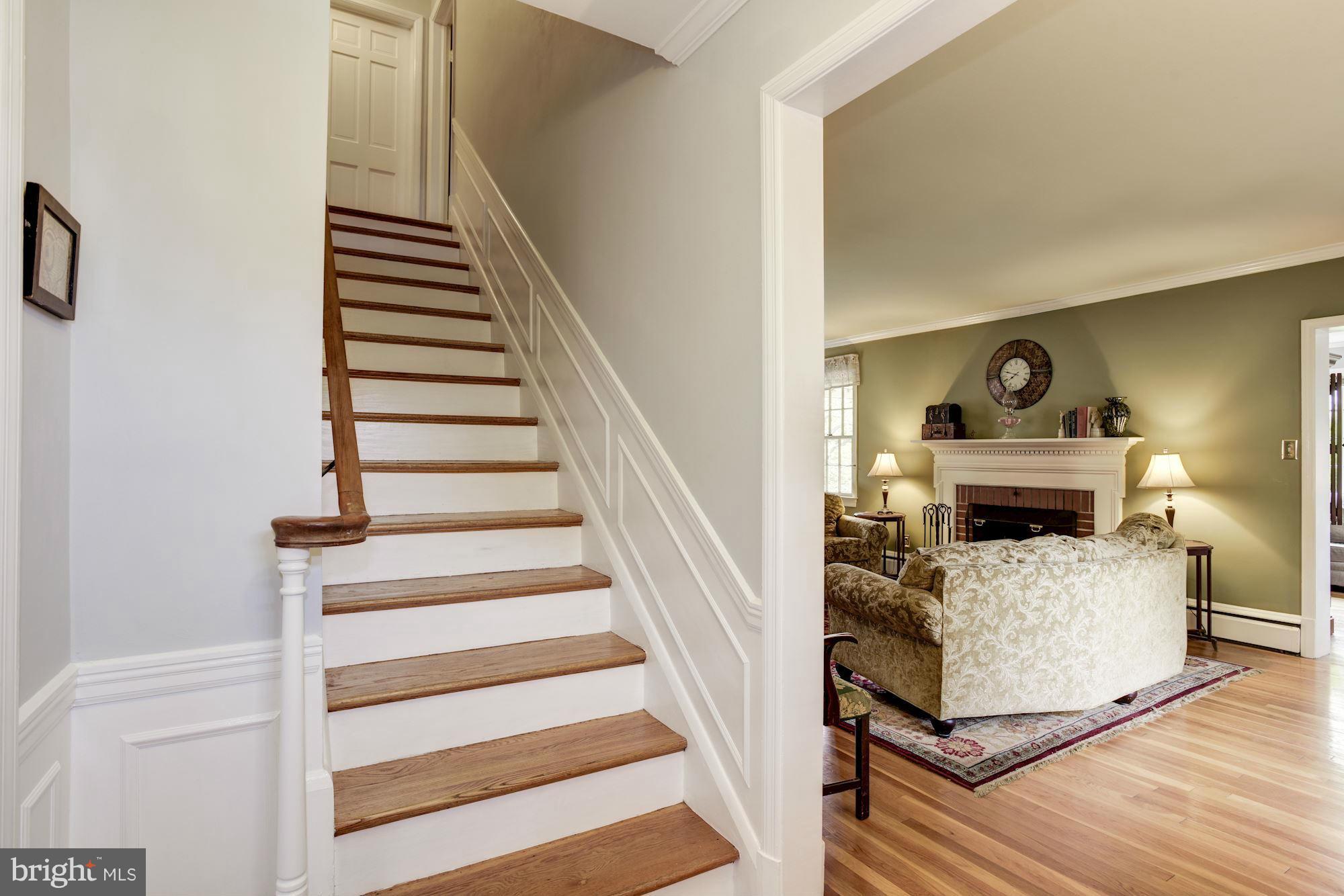 17 Aintree Road Towson, MD 21286 - Photo 2 of 30 Entry foyer