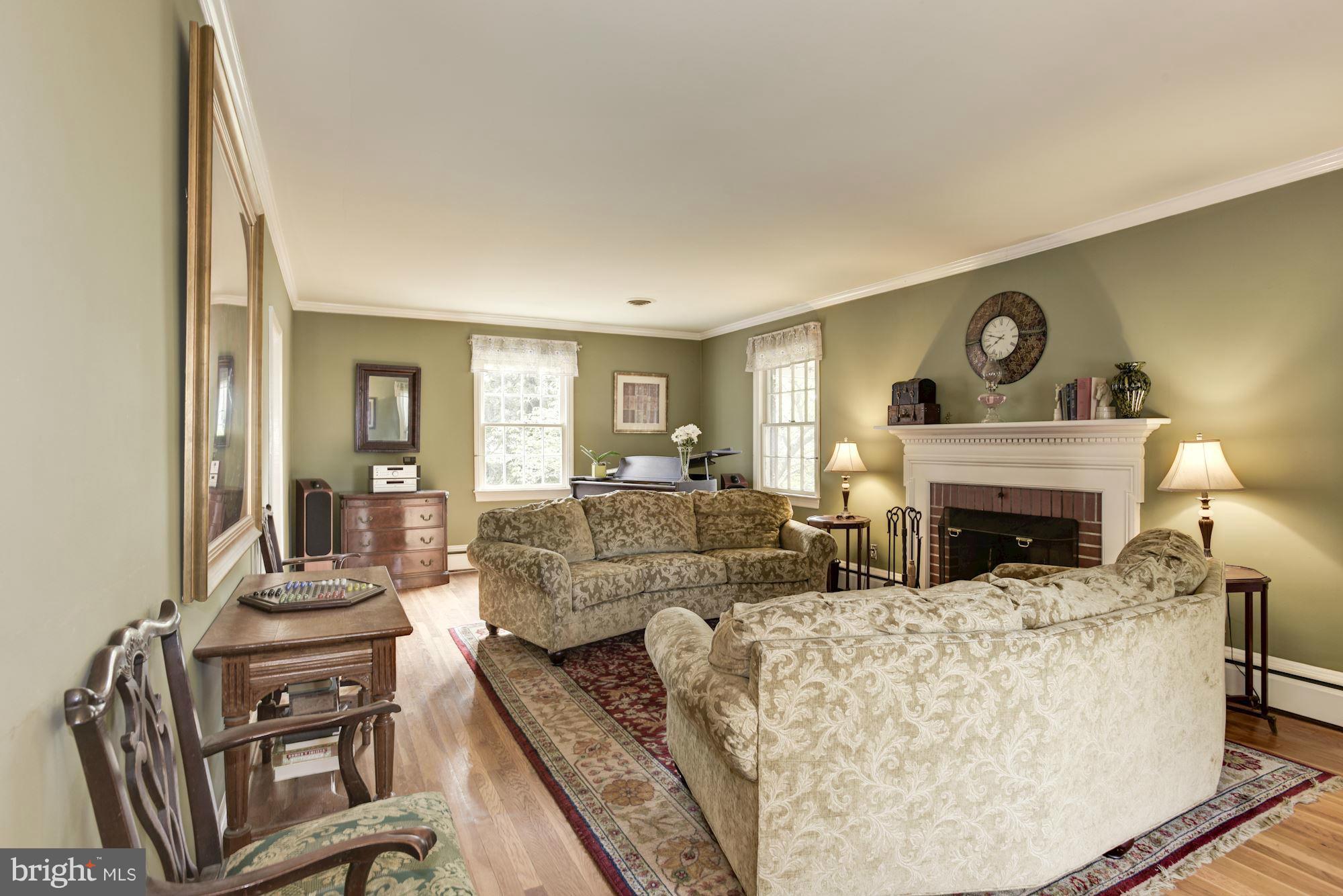 17 Aintree Road Towson, MD 21286 - Photo 3 of 30 Huge living room with fireplace.