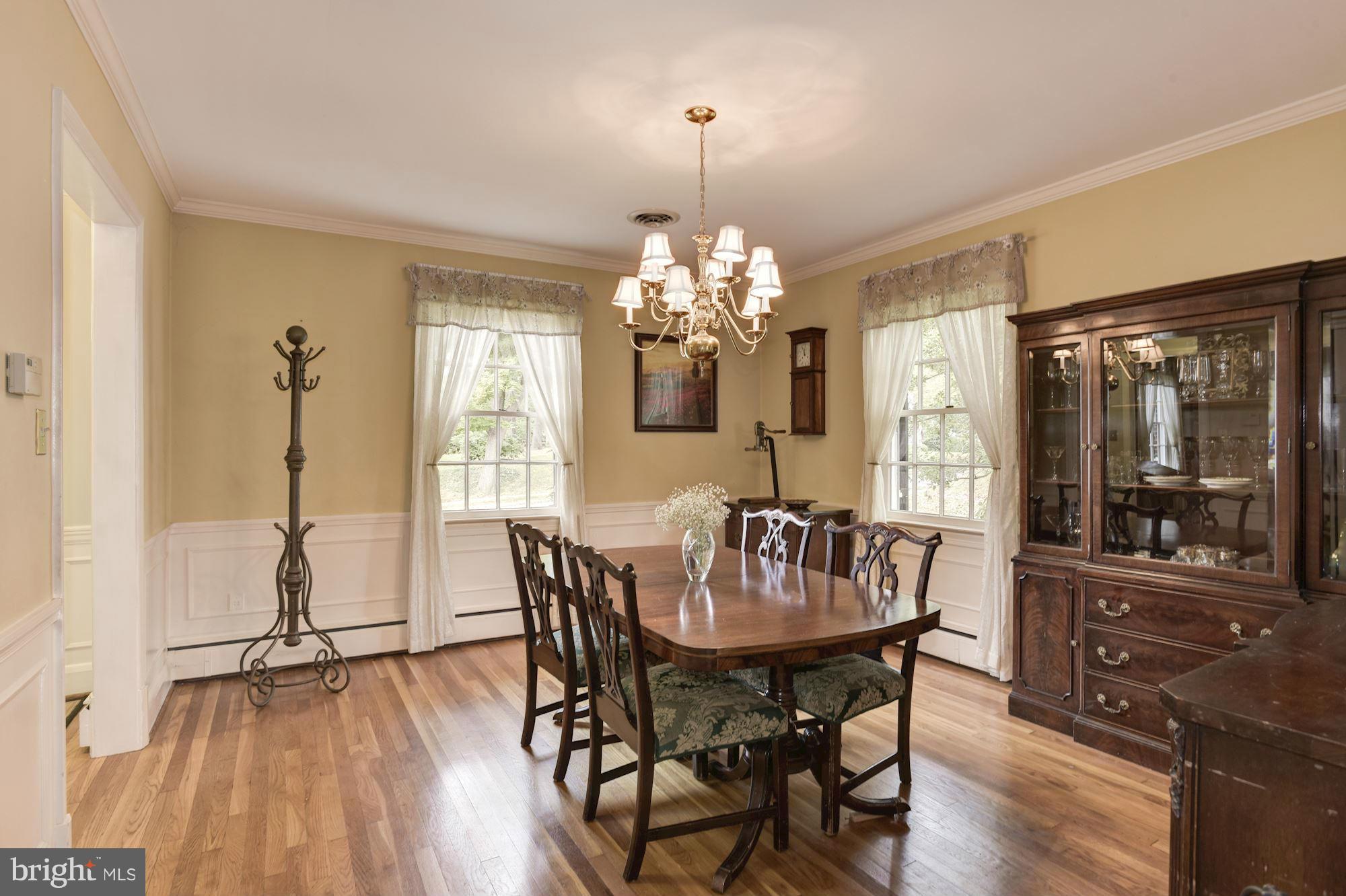 17 Aintree Road Towson, MD 21286 - Photo 7 of 30 Dining Room with lots of light.