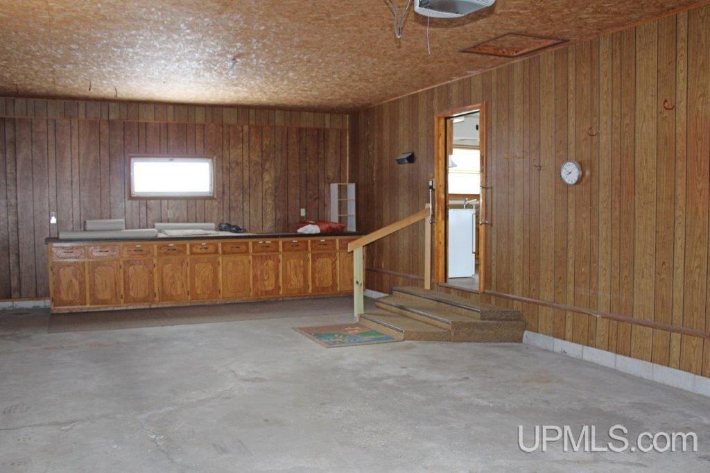 920 South Lincoln Road Escanaba, MI 49829 - Photo 4 of 15 Gallery Image 4