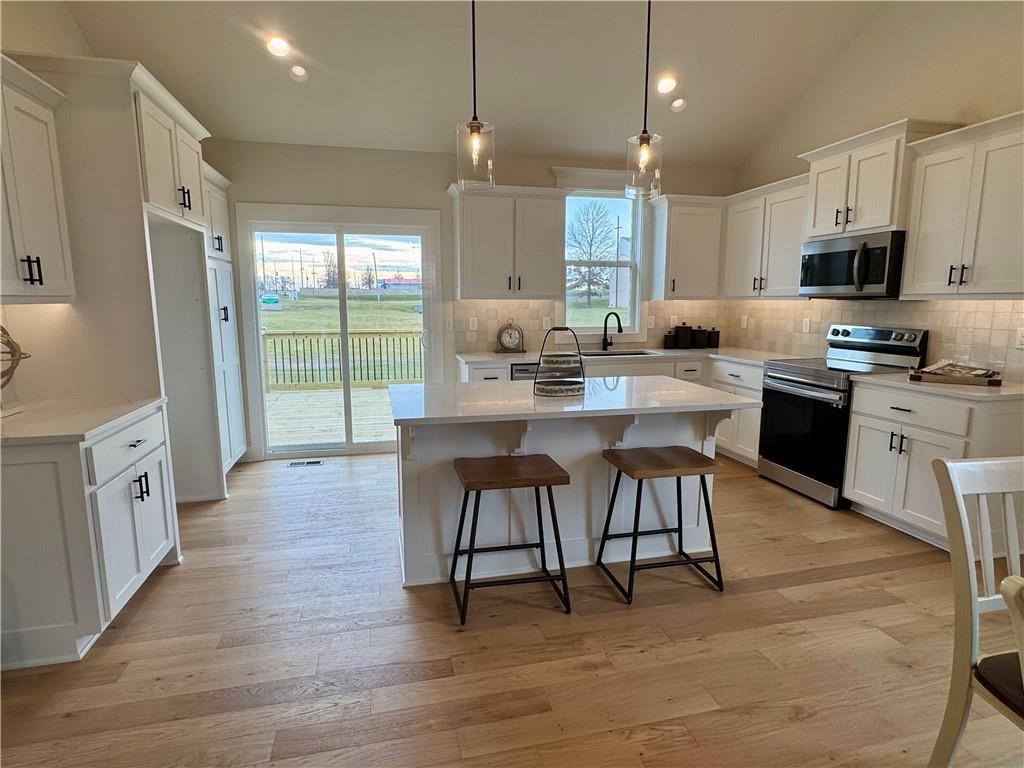 15501 Lakeside Drive Basehor, KS 66007 - Photo 18 of 38