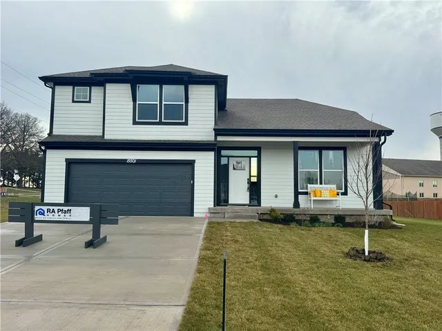 $434,950 | 15501 Lakeside Drive, Basehor, KS 66007