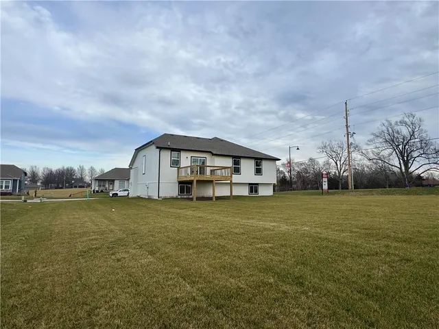 $434,950 | 15501 Lakeside Drive, Basehor, KS 66007