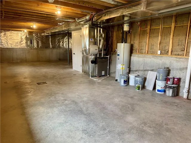 $434,950 | 15501 Lakeside Drive, Basehor, KS 66007