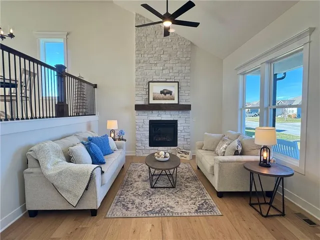 $434,950 | 15501 Lakeside Drive, Basehor, KS 66007