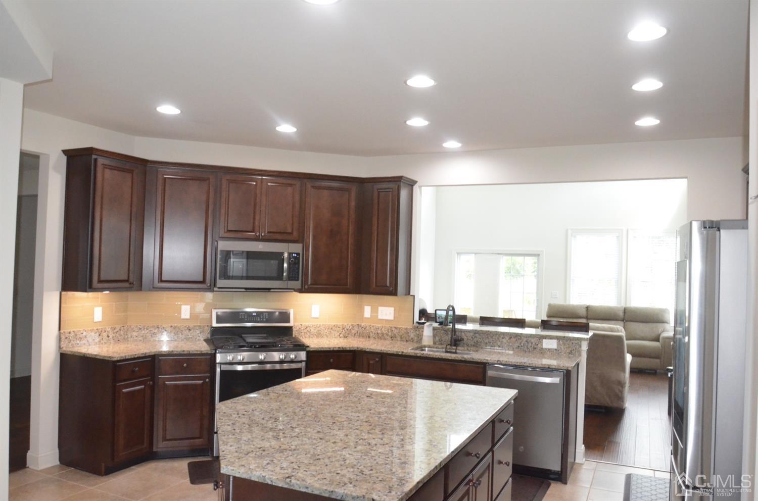 86 Applegate Way Chesterfield, NJ 08515 - Photo 2 of 53 Gallery Image 2