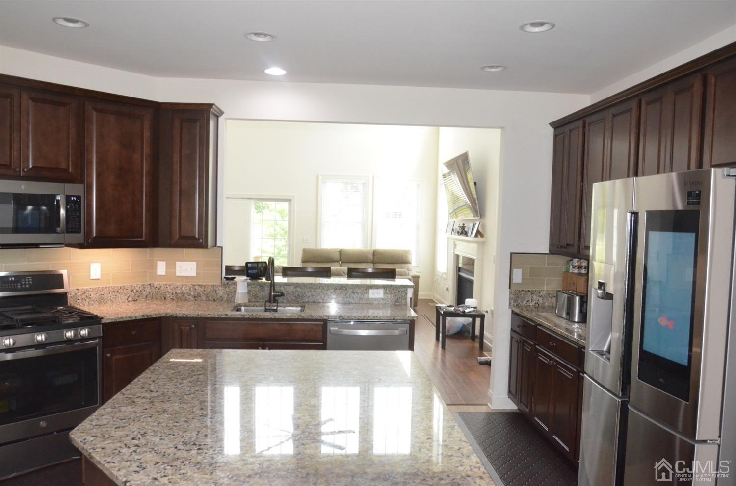 86 Applegate Way Chesterfield, NJ 08515 - Photo 3 of 53 Gallery Image 3