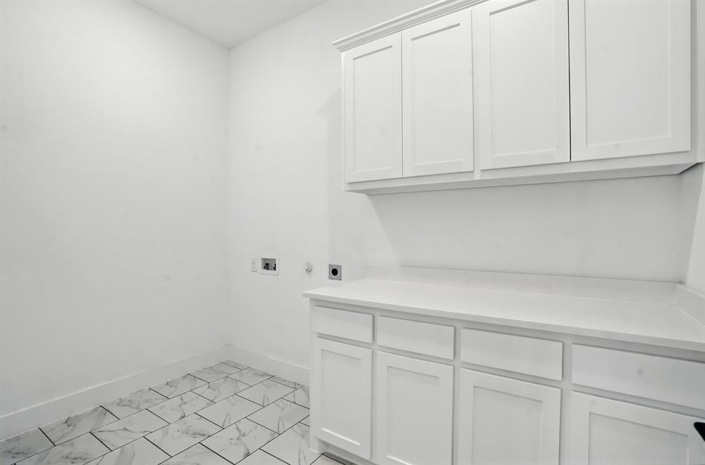 4621 Mount Vista Road Oak Point, TX 75068 - Photo 17 of 40 a view of cabinets