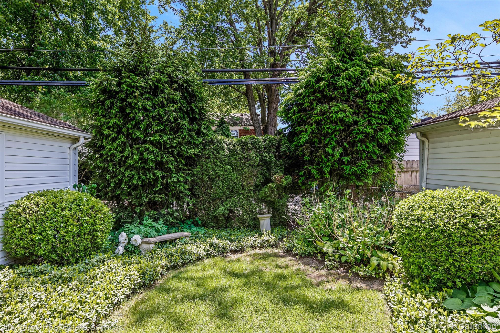 1755 Newcastle Road Grosse Pointe, MI 48236 - Photo 19 of 21