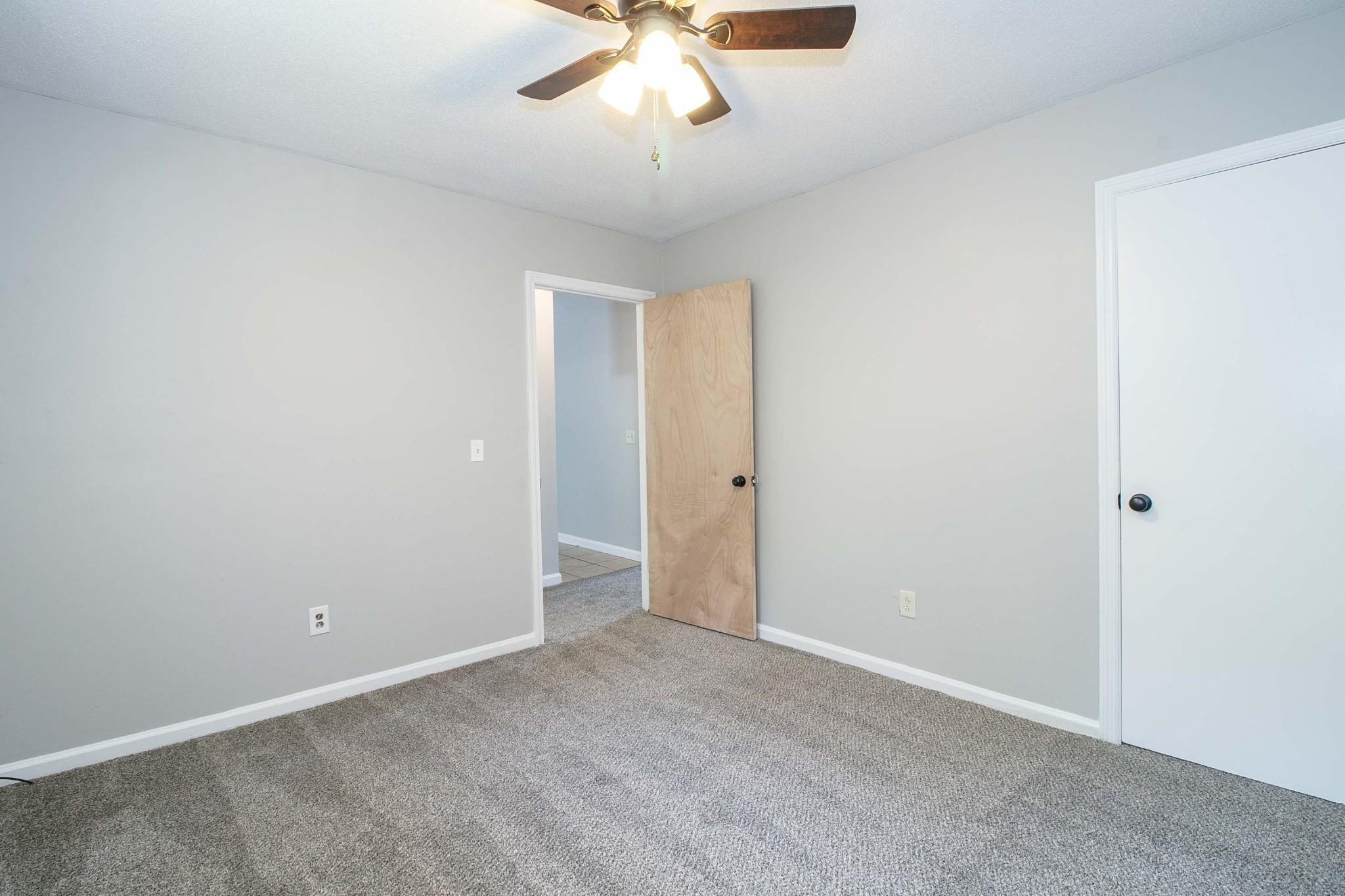 1088 Mcdaniel Road Clarksville, TN 37043 - Photo 15 of 71 a view of an empty room and chandelier fan