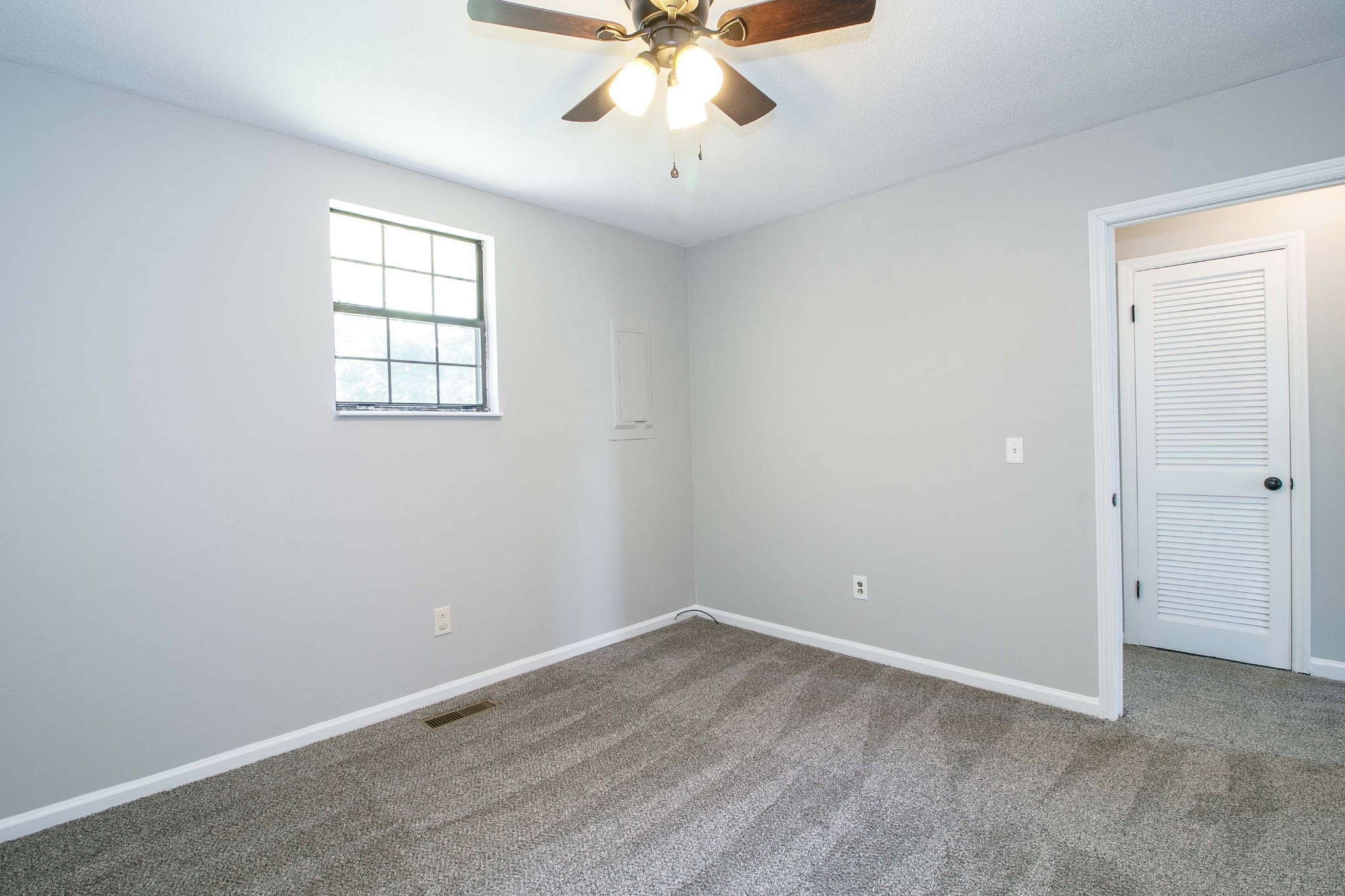 1088 Mcdaniel Road Clarksville, TN 37043 - Photo 16 of 71 an empty room with chandelier fan and windows