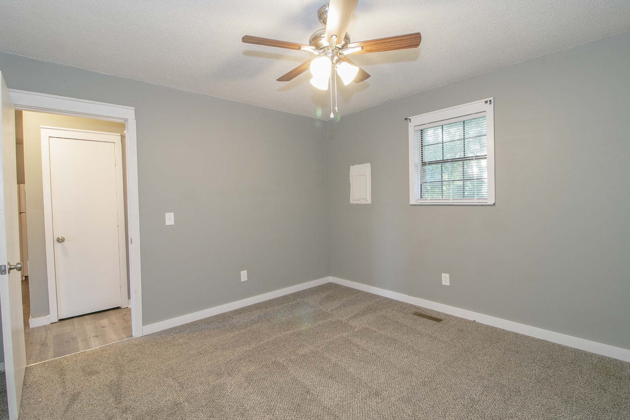 1088 Mcdaniel Road Clarksville, TN 37043 - Photo 48 of 71 an empty room with windows and fan