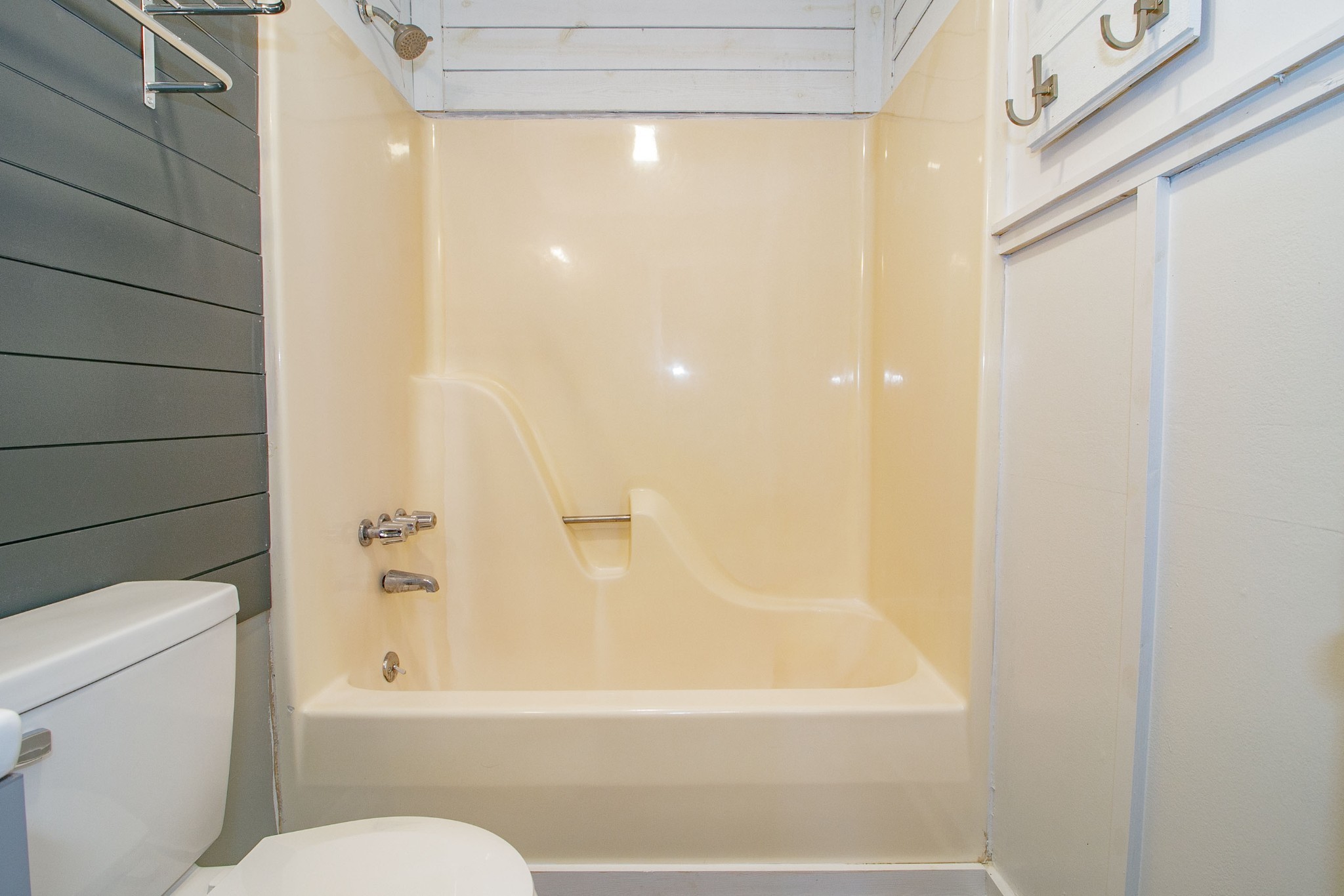 1088 Mcdaniel Road Clarksville, TN 37043 - Photo 50 of 71 a bathroom with a shower and a toilet