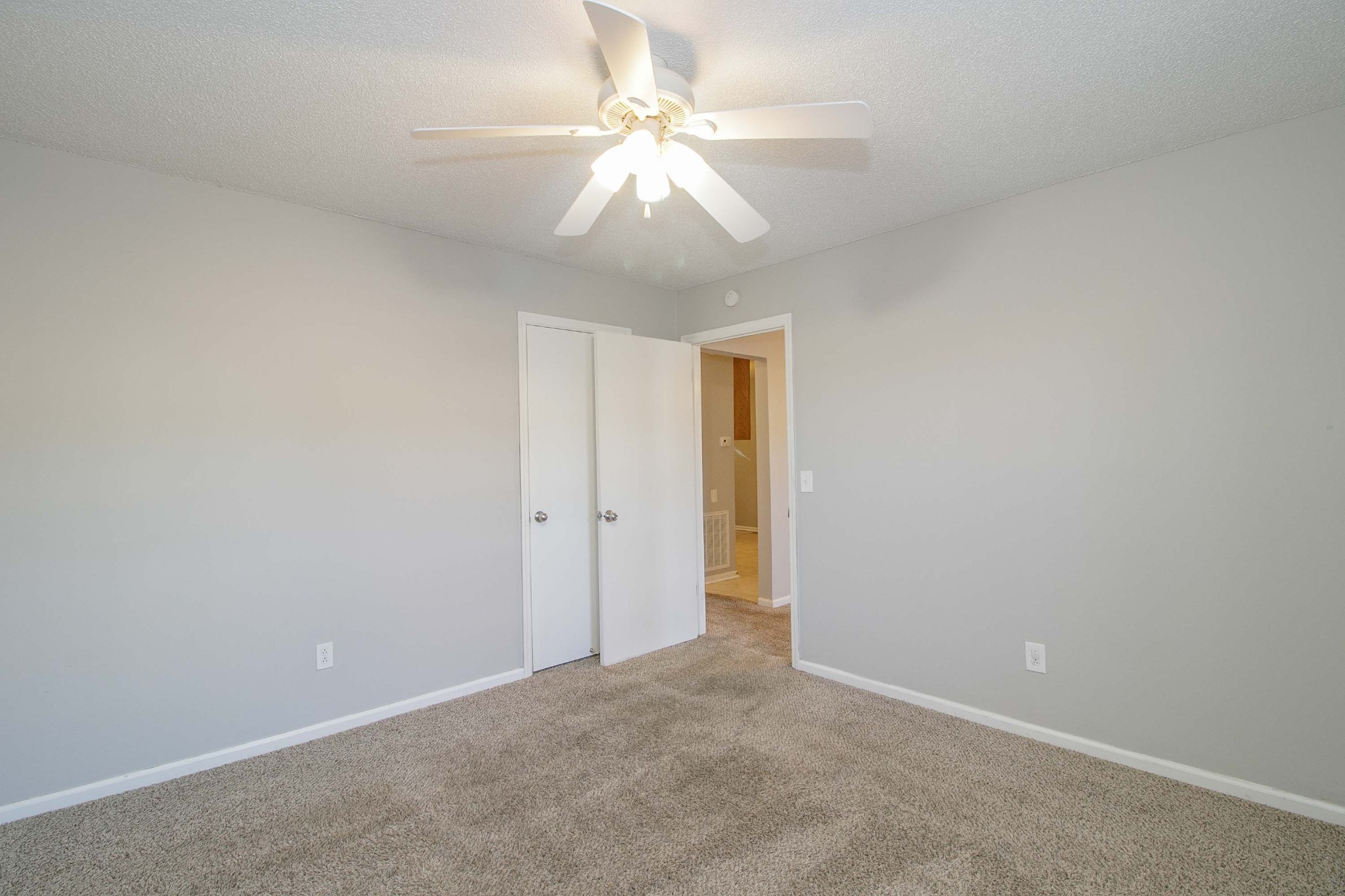 1088 Mcdaniel Road Clarksville, TN 37043 - Photo 60 of 71 an empty room with a ceiling fan and a window