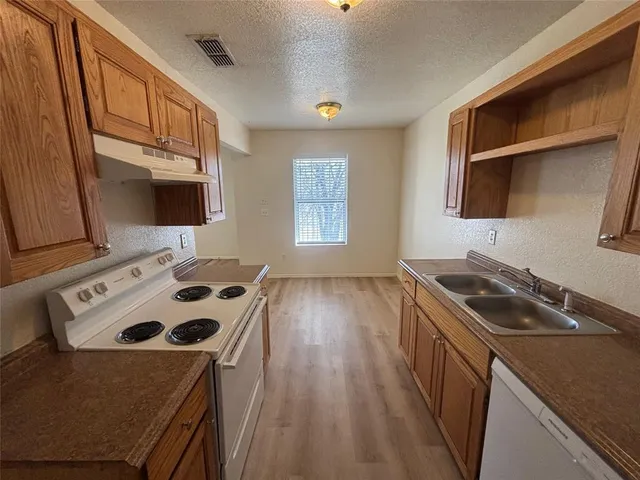 $1,375 | 300 South Magnolia Street, Unit D, Crowley, TX 76036