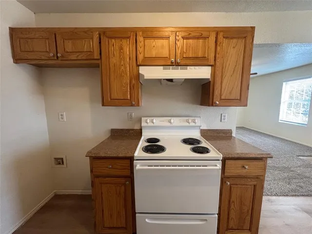 $1,375 | 300 South Magnolia Street, Unit D, Crowley, TX 76036