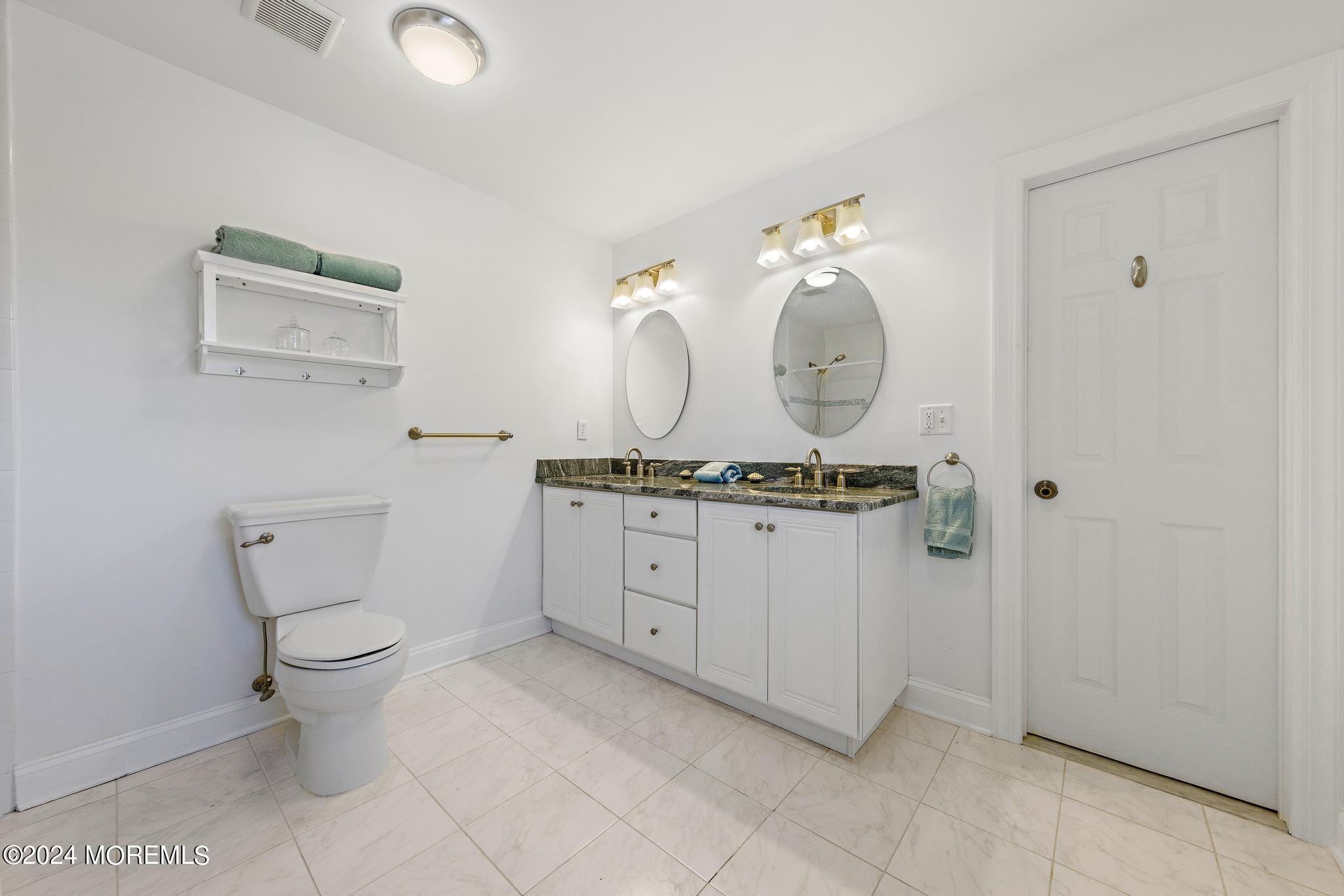 15 Oakes Road Rumson, NJ 07760 - Photo 42 of 61 15 Oakes Jack and jill bath