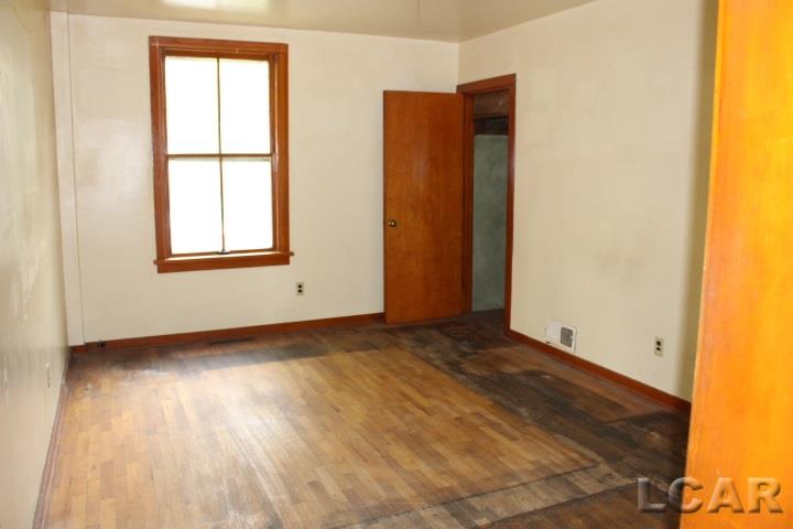 205 Jackson Street Clinton, MI 49236 - Photo 3 of 17 31265905-2.JPG