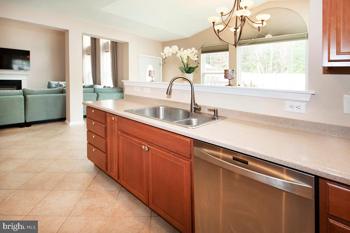 17 Ragan Ridge Road Sicklerville, NJ 08081 - Photo 12 of 57 Kitchen: Corian Counter Top