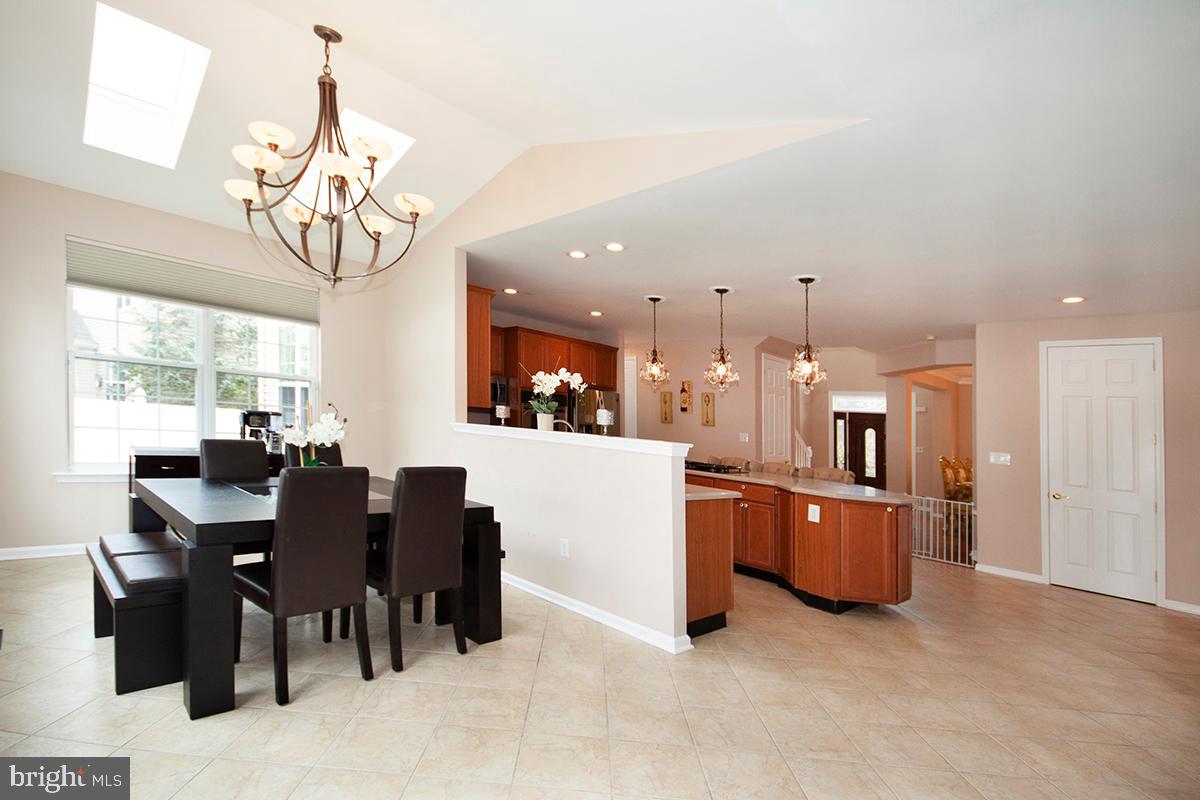 17 Ragan Ridge Road Sicklerville, NJ 08081 - Photo 15 of 57 Kitchen/Sun Rooms: Open Concept