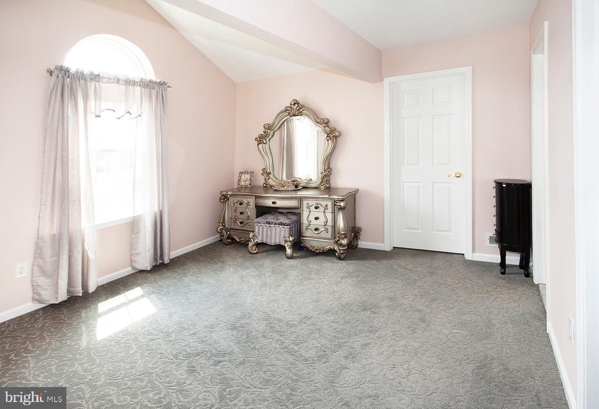 17 Ragan Ridge Road Sicklerville, NJ 08081 - Photo 23 of 57 Master Suite: Dressing Room