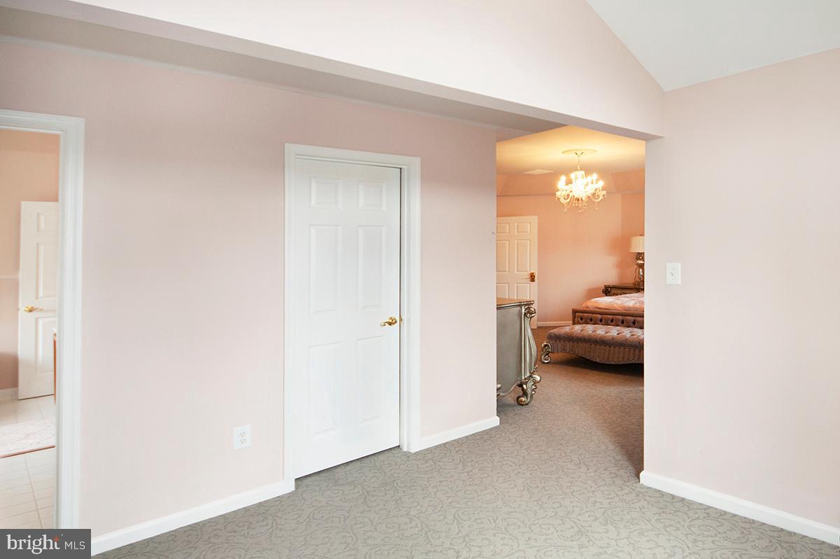 17 Ragan Ridge Road Sicklerville, NJ 08081 - Photo 24 of 57 Master Suite: Dressing Room