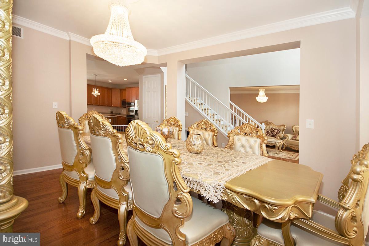 17 Ragan Ridge Road Sicklerville, NJ 08081 - Photo 7 of 57 EntDining Room: Crown Molding, Hard Wood Floorry W
