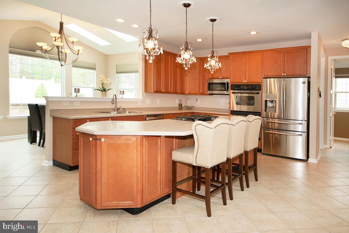17 Ragan Ridge Road Sicklerville, NJ 08081 - Photo 10 of 57 Kitchen: 12" Ceramic Tile, SS Appliance: Center Is