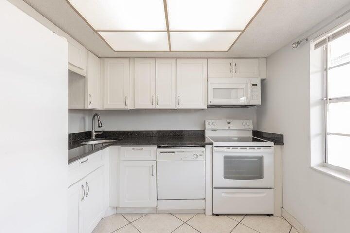 9338 Southwest 3rd Street, Unit 511 Boca Raton, FL 33428 - Photo 2 of 12 20201204150131983614000000-o