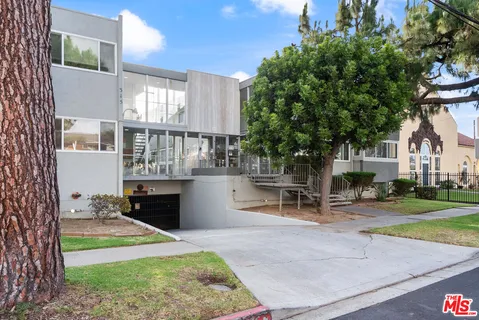 $499,000 | 315 North Hillcrest Boulevard, Unit 19, Inglewood, CA 90301