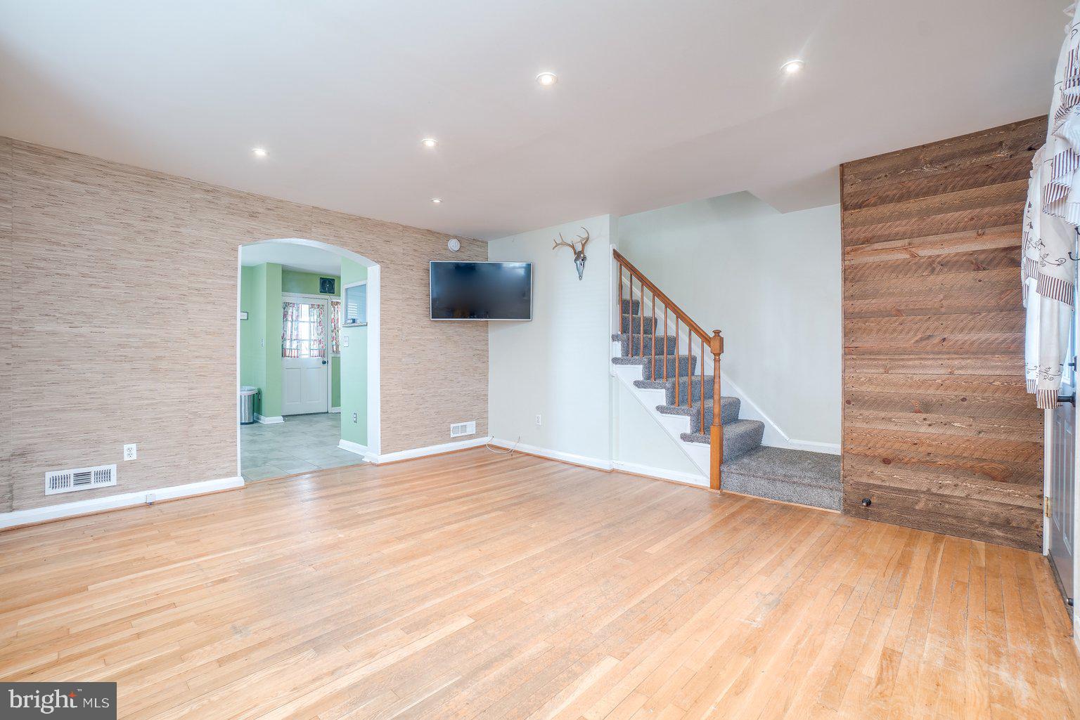 7223 Stratton Way Baltimore, MD 21224 - Photo 6 of 36 Gallery Image 6