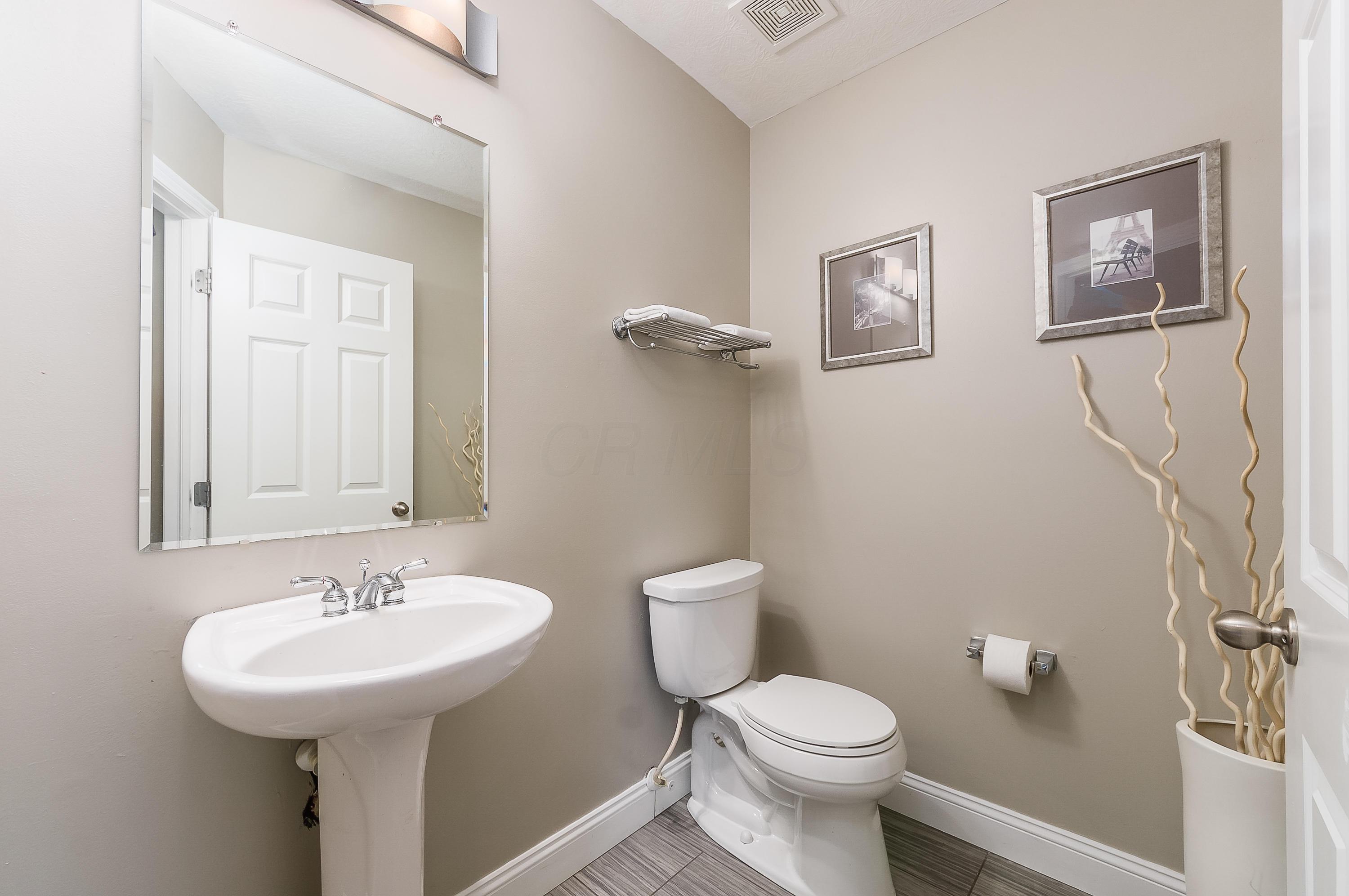 3028 Splitrock Road Columbus, OH 43221 - Photo 4 of 43 Gallery Image 4