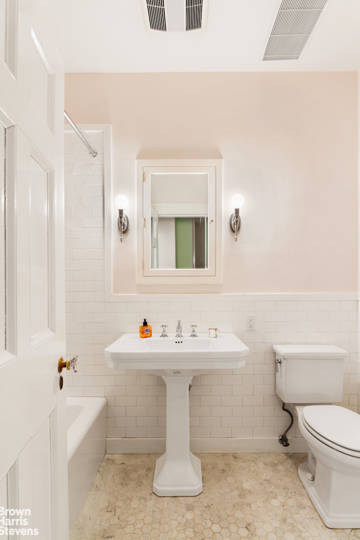 390 West End Avenue, Unit 5H Manhattan, NY 10024 - Photo 11 of 12