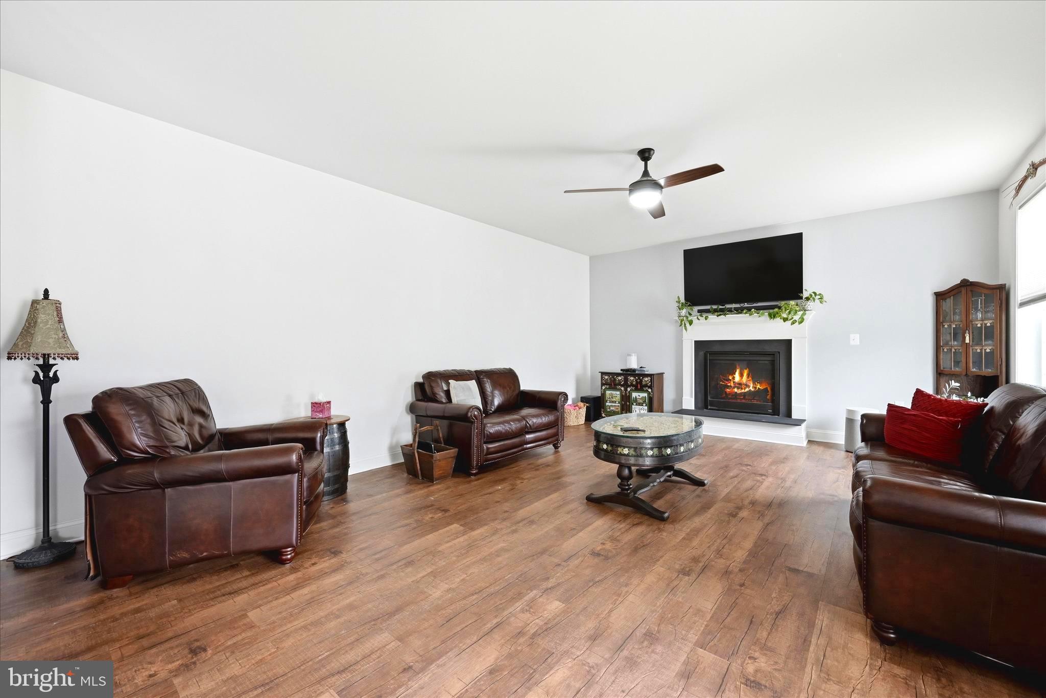 108 Reedville Court Stephens City, VA 22655 - Photo 17 of 74 Living Room
