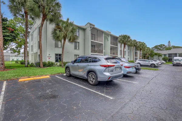 $215,000 | 3630 Alder Drive, Unit H1, West Palm Beach, FL 33417