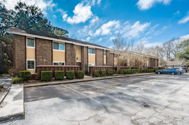 $1,800 | 753 Ashdale Drive, Unit 3A, Charleston, SC 29407