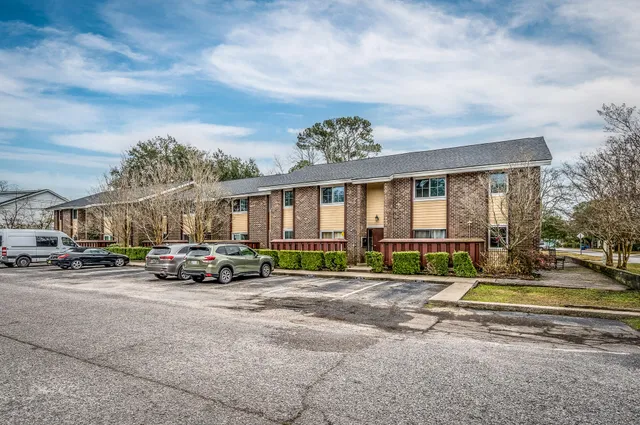 $1,800 | 753 Ashdale Drive, Unit 3A, Charleston, SC 29407