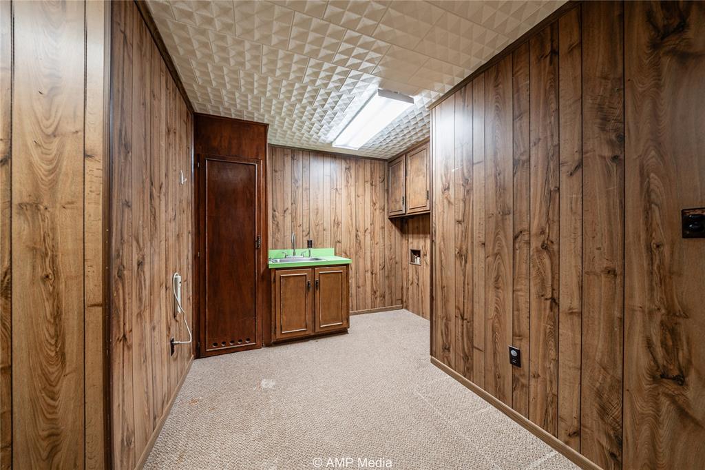 506 East Beauregard Street Rotan, TX 79546 - Photo 20 of 25 a view of a hallway with a elevator