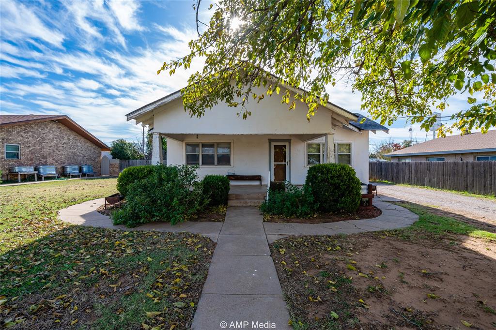 506 East Beauregard Street Rotan, TX 79546 - Photo 2 of 25 a front view of a house with a yard and a garden